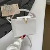 Bolso de Mano y Bolso Cruzado Cuadrado Pequeño Nuevo, Elegante y Minimalista de Gran Capacidad con Diseño de Piedra y Letras 2026 para Mujer