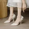 Salto Alto Estileto de Bico Fino Estilo Fada Slim Sandálias de Verão Femininas de Uma Tira Novo Estilo Francês 2025 Baotou com Pérolas