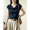 Elegante top de punto azul con cuello drapeado y mangas acampanadas para mujer, nuevo estilo de verano 2026, extremadamente atractivo y rejuvenecedor