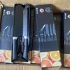Juego de cuchillos de cocina de fábrica mango PP onda negra antiadherente pintura de acero inoxidable negro chino juego completo de cuchillos regalos de empresa