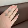 Brincos Europeus e Americanos Populares Transfronteiriços Exquisitos com Franjas de Flor Super Brilhantes Incrustados de Diamante, Modernos e Elegantes, Brincos Versáteis Resistentes na Moda