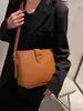 Atacado transfronteiriço bolsas populares femininas 2026 novo estilo textura fashion bolsa de balde para senhoras bolsa versátil de ombro único transversal