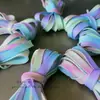 Zapatos Blancos de Degradado Colorido con Estampado de Patrón Arcoíris de Doble Capa, Cordones Brillantes, Cordones Multicolor al por Mayor Personalización