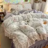 Conjunto de capa de cama de quatro peças em cor creme estilo francês, veludo de leite espessado, conjunto de cama de três peças com lençol e capa de edredom de veludo coral de inverno