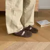 Sandálias slip-on fechadas de couro genuíno estilo coreano com sola grossa para mulheres, novas mules slip-on elegantes para o outono de 2026