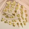 Pendientes Dorados en Forma de Corazón Estilo Europeo y Americano, Pendientes de Botón de Alta Gama para Mujer, Pendientes de Acero Inoxidable de Lujo Ligero, Personalización Profesional de Joyería