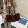 Bolso de mano de gamuza para las axilas para mujer, nueva moda otoño e invierno 2026, simple y versátil, adecuado para el uso diario, de hombro y de mano
