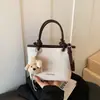 Bolsa Saco Feminina Versátil de Grande Capacidade Transfronteiriça Nova Tendência Moda Casual Nicho Primavera 2026 Bolsa de Ombro Transversal