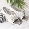 Pantuflas de talla grande transfronterizas para mujer 2021 nuevas de primavera y otoño sandalias casuales de cuña hueca flor de deseo zapatos de playa