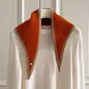 Bufanda Triángulo Tejida en Punto Cruz con Borde Contrastante Estilo Coreano para Mujer, Calentador de Cuello Versátil, Pañuelo Pequeño, Chaleco Pequeño Elegante