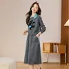 Nuevo Traje de Chaleco: El popular conjunto de dos piezas de este año: vestido largo de punto y chaleco