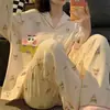 Fuente(Puede ser menor cuando está empacado) Pijama de cárdigan con solapa para mujer, manga larga, pantalón largo, seda de leche, estampado de dibujos animados, ropa de casa