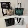 Bolsa de Algodão Leve 2026 Novo Estilo Bolsa de Ombro Único Feminina Bolsa de Mão Bolsa de Axila com Design de Capacidade Bolsa Tote para Comutação Venda por Atacado