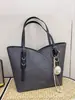 Bolso cruzado para mujer de nicho nuevo 2026, bolso de hombro bandolera de moda y versátil, bolsa tote de gran capacidad para el día a día con un toque de alta gama