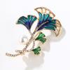 Broche de circonio con incrustaciones de hojas de ginkgo, ligero y exquisito, con personalidad, alfiler de perla de múltiples hojas, accesorios de ropa, venta al por mayor de fábrica