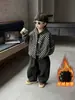 Ropa de Invierno para Niños Conjunto de Tres Piezas a Cuadros Engrosado Estilo Coreano Mono Infantil de Felpa Conjunto Guapo Ropa Elegante para Bebé Comercio Exterior