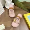 Nova Bolsa com Estrela de Cinco Pontas Vazada Marrom Cabeça Meia-Sapatilha Aberta Feminina Verão Nova Roupa Externa Leve Super Bonita Sapatos com Furos Antiderrapantes