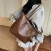 Bolsa de Grande Capacidade para Mulheres 2025 Nova Bolsa de Ombro de Alta Qualidade para Estudantes Universitários Bolsa Tote Versátil com Textura para o Dia a Dia