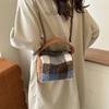 Bolso de Alto Valor de Color Color Maillard Estilo Occidental Bolso de Mujer Felpa Cuadros Un Hombro Portátil Bolso Cuadrado Pequeño Popular en Internet Nuevo Estilo
