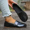 Zapatos casuales de otoño nuevos de talla grande sin cordones, zapatos planos casuales de slip-on poco profundos, mocasines casuales de slip-on perezosos para mujer