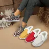 Zapatos peludos de exterior casuales cómodos de suela plana para mujer de talla grande, estilo europeo y americano, nuevos para otoño de 2026, comercio exterior