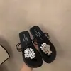 Sandalias de dedo metálicas con lentejuelas estilo hada para mujer, para uso exterior en verano, nuevo modelo 2026, chanclas planas