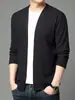 Nuevo cárdigan casual de primavera temprana para hombre, chaqueta ligera para jóvenes y mediana edad, camisa transpirable a la moda para aire acondicionado, prenda exterior sin botones, estilo capa