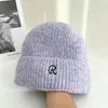 Gorro de Lana Cálido de Moda con Letra Bordada para Mujer Invierno Versátil Informal Gorro de Punto a Crochet a Prueba de Frío a Prueba de Viento Gorro de Poner Gorro Frío