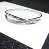 Pulsera de Acero de Titanio con Letra Romana Cruzada Europea y Americana Ai Min, Pulsera Hueca con Hebilla de Letra para Mujer, Pulsera Dorada de Aliento de Bebé