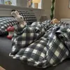 Juego de cuatro piezas de algodón arrugado lavado ultrasuave Clase A, funda de edredón a rayas simple, sábana, sábana ajustable, juego de tres piezas para cama de dormitorio estudiantil