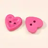 Botones de Plástico Lindos de Caramelo Coloridos Brillantes de Dos Agujeros en Forma de Corazón para Camisas, Suéteres, Cárdigans de Niños y Botones Decorativos para Ropa