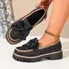 Zapatos de papá gruesos nuevos transfronterizos para mujer, zapatillas casuales con cordones en bloques de color blanco y negro, zapatos individuales para mujer de talla grande para exportación