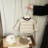 Camisa Base Infantil Primavera e Outono Estilo Coreano Novo Estilo Meninos e Meninas Camiseta de Manga Longa Listrada Roupas Infantis de Outono