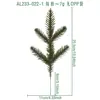 Navidad plástico simulación de aguja de pino planta verde rama de pino de tres puntas flor de simulación corona de árbol de Navidad con adornos decorativos venta al por mayor