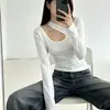 Camiseta Base Ajustada para Mujer Otoño e Invierno con un Atrevido Diseño de Cuello Halter, Top Moderno y Único, Combinada con una Camiseta de Manga Larga