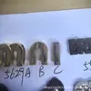 Venta Directa de Fábrica de Diversas Placas de Aleación de Zinc Marca Miao, Etiquetas de Letras Metálicas, Etiquetas Cosidas a Mano y Etiquetas para Ropa