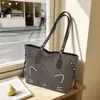 Bolsa Feminina Estilo Coreano com Novo Design 2025, Bolsa Tote Moderna de Grande Capacidade, Bolsa de Ombro Versátil para Estudantes e Commuters