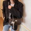 Bolsa de Travesseiro Portátil Estilo Ocidental com Textura de Alta Qualidade para Mulheres 2025 Nova Moda de Nicho Retrô para o Dia a Dia Crossbody Bolsa de Bowling