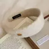 Diadema de Lana Ovalada con Etiqueta Dorada para Mujer, Versión Ancha, Diadema Alta para la Parte Superior de la Cabeza, Pasador de Otoño e Invierno, Accesorios para el Cabello de Lujo Accesible de Gama Alta