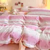 Juego de cuatro piezas de leche polar de invierno, sábana y funda de edredón de coral engrosado Clase A, ropa de cama con forro polar, juego de tres piezas para estudiantes