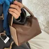 Bolso de Viaje Diario de Alta Gama para Mujer 2025 Invierno Nueva Moda Diseño de Nicho Bolso de Mano Versátil