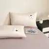 Juego de Cuatro Piezas Bordado de Algodón Puro Satén de Fibra Larga de 100 Hilos con Diseños Lindos de Mascotas, Juego de Tres Piezas de Sábana de Algodón Puro de Alta Gama Suave y Sedoso