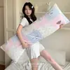 Almohada larga de terciopelo lechoso para mujeres, diseñada para dormir con las piernas recogidas, dormir de lado, respaldo de sofá, cojín de respaldo para sala de estar, nuevo estilo 2026