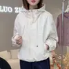 Jaqueta com zíper e capuz para outono, cor sólida, corte solto, afina a silhueta, casual, versátil, adequada para ir ao trabalho, tamanho pequeno, peça da moda