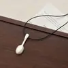 Collar Colgante de Cuchara de Plata Nuevo 2026 para Mujer, Diseño de Nicho, Elegante Cadena Larga Negra de Cuero Ajustable para Suéter