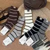 Accesorios de Invierno Estilo Nuevo Calcetines Largos Holgados de Cachemir de Doble Punto para Mujer Calcetines Largos Cálidos de Estilo Coreano Modernos con Etiquetas de Tela para Mujer