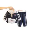 Conjunto de Ropa de Otoño para Niños 2026, Conjunto Deportivo Elegante para Bebés y Niños, Conjunto de Tres Piezas para Niños de Primavera y Otoño con Bolsa, Venta al por Mayor