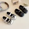 Sapatos de Couro Estilo Pequena Dama Bebê Recém-nascido Pequeno Fragrância 2025 Primavera Outono Novo Solado Macio Laço Sapatos Doces de Princesa Criança Pequena Sapatos Individuais