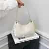 Bolsa Transfronteiriça Retro Tendência com Rebites para Mulheres, Grande Capacidade, Estilosa e Versátil, Bolsa de Ombro para o Dia a Dia, Bolsa Transversal de Corrente de Nicho