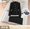 Otoño/Invierno 2026 Cárdigan Rojo de Cuello Alto y Manga Larga Chaqueta de Traje Pequeña Traje Profesional para Mujer Pantalones Microacampanados Conjunto de Dos Piezas